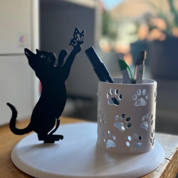 Pennenhouder kat